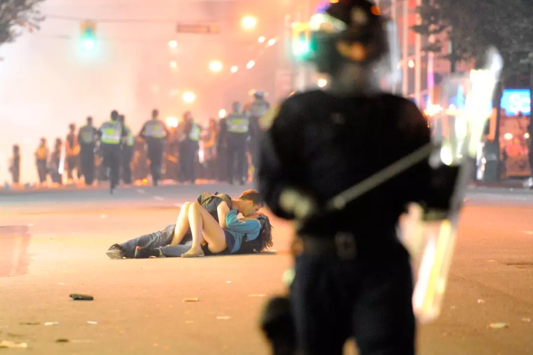 Couple Making Out at Vancouver Canucks Riot Couple Making Out at Vancouver Canucks Riot