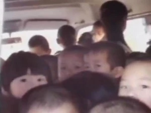 66kidscrammedinvan 66 kids stuffed into minivan in china
