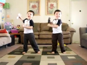 Twins Dance to 'Hey Ya' Twins Dance to 'Hey Ya'