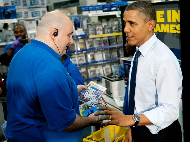 Obama shops at Best Buy Obama shops at Best Buy