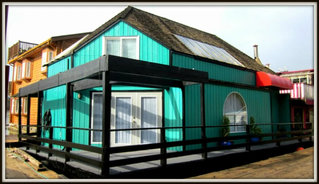 MacGyver's Floating Home Goes Up for Sale MacGyver's Floating Home Goes Up for Sale
