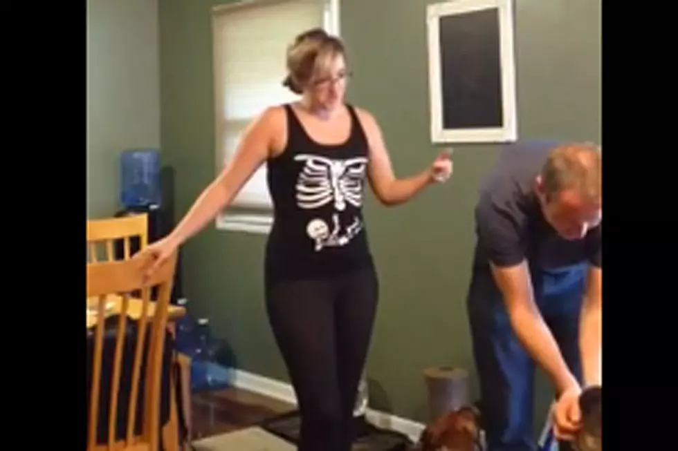 Woman Uses Halloween Costume to Tell Hubby She’s Pregnant