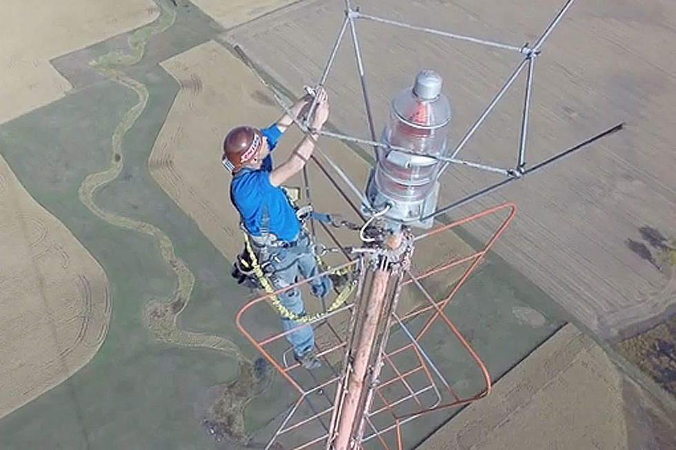 Dude Climbs 1,500 Feet to Change Light Bulb, Conquer Fear of Heights