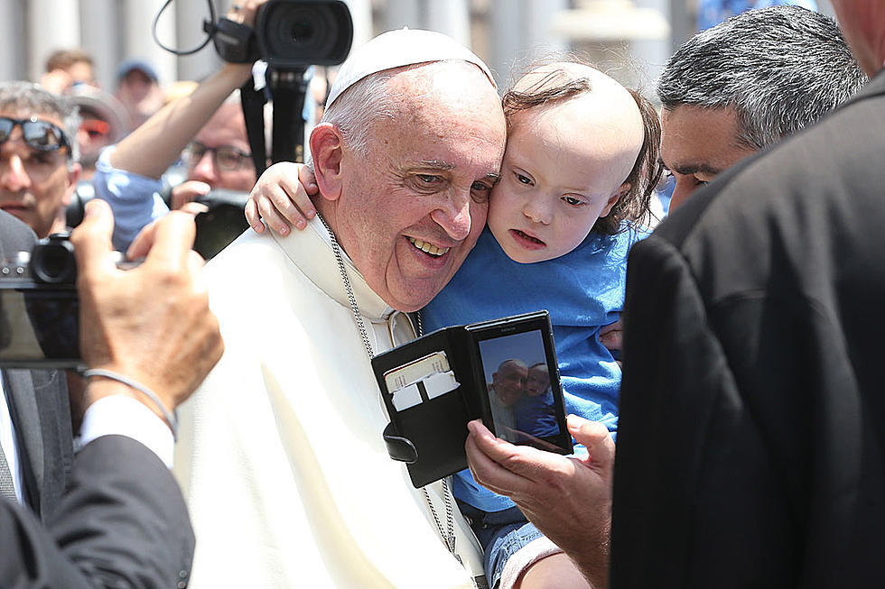 Pope Francis Is a Selfie-Taking Machine