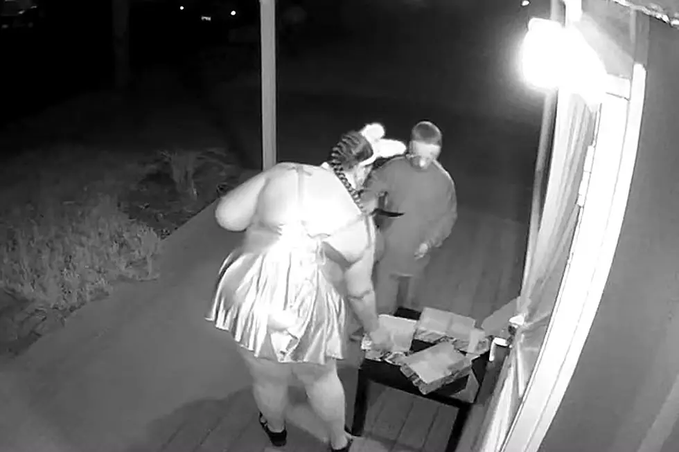 Trick-or-Treating Mom Steals House’s Entire Halloween Candy Stash