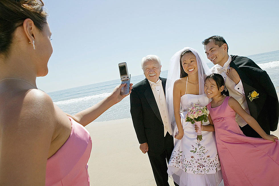 Irate Wedding Photographer Demands Cell Phone-Free Weddings