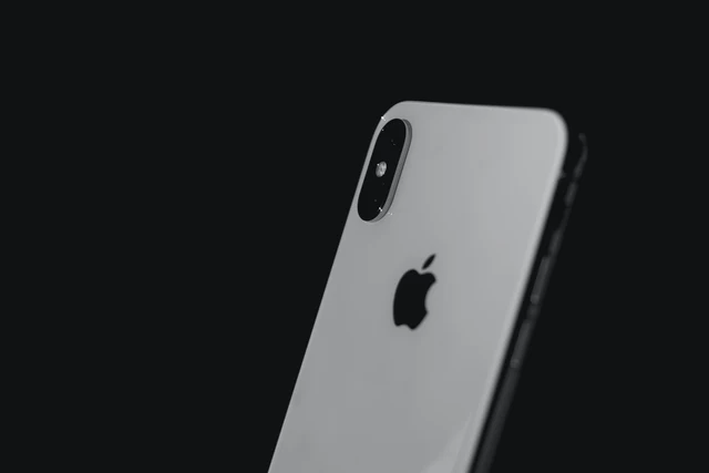 The Apple Logo on the Back of Your iPhone Is a Secret 'Button'