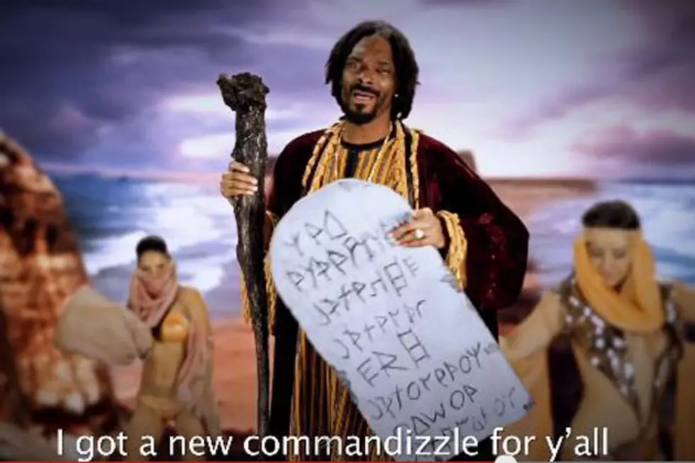 Snoop Lion Takes on Santa in Epic Rap Battle